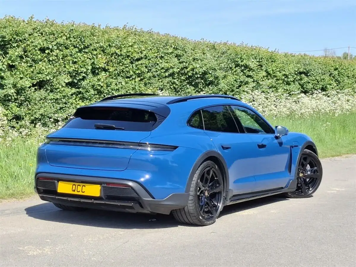 2021-porsche-taycan-e-4-cross-turismo-big-3