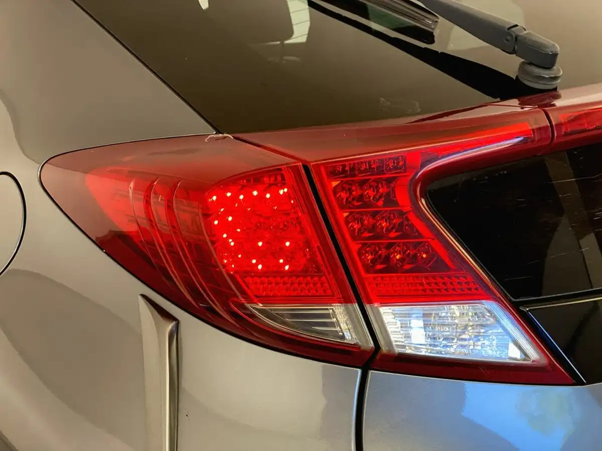 2014-honda-civic-18-sr-hatchback-big-36