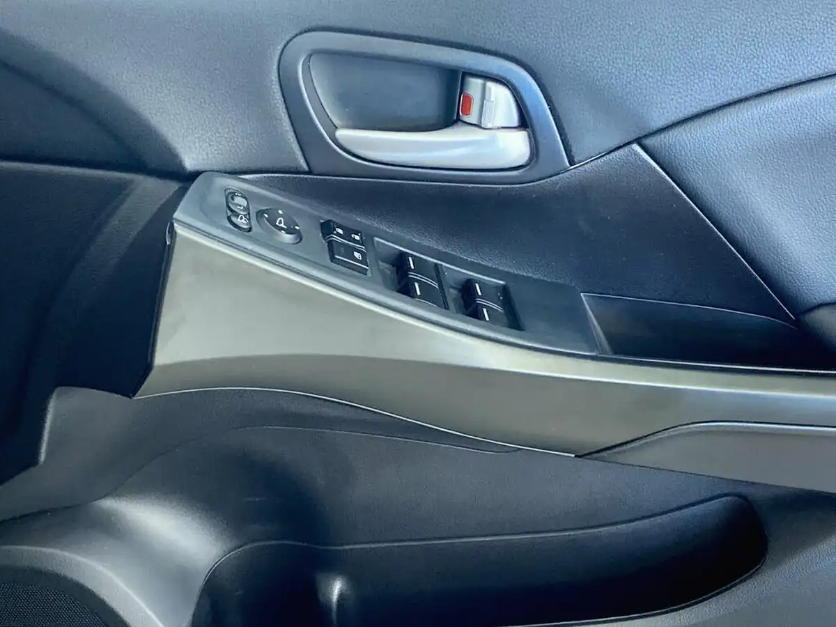 2014-honda-civic-18-sr-hatchback-big-12