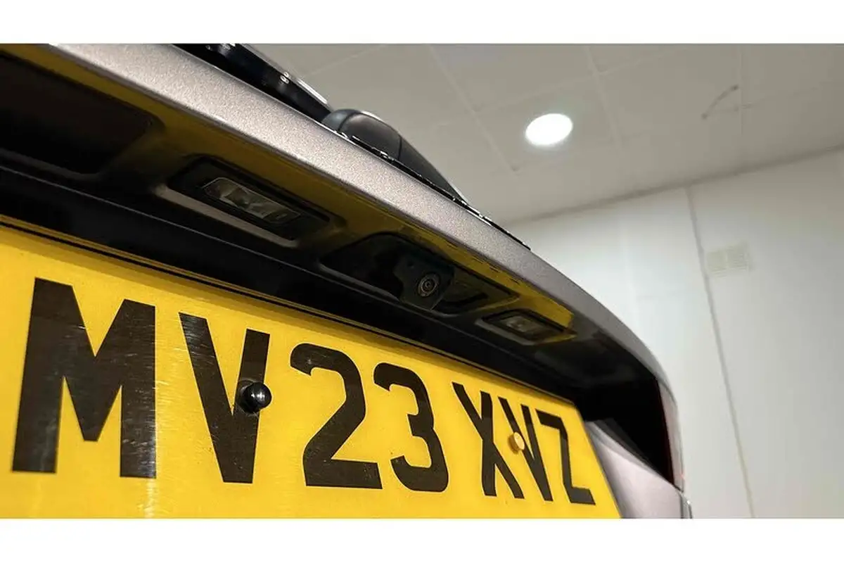 2023-jaguar-e-pace-15-p300e-r-dynamic-black-big-21