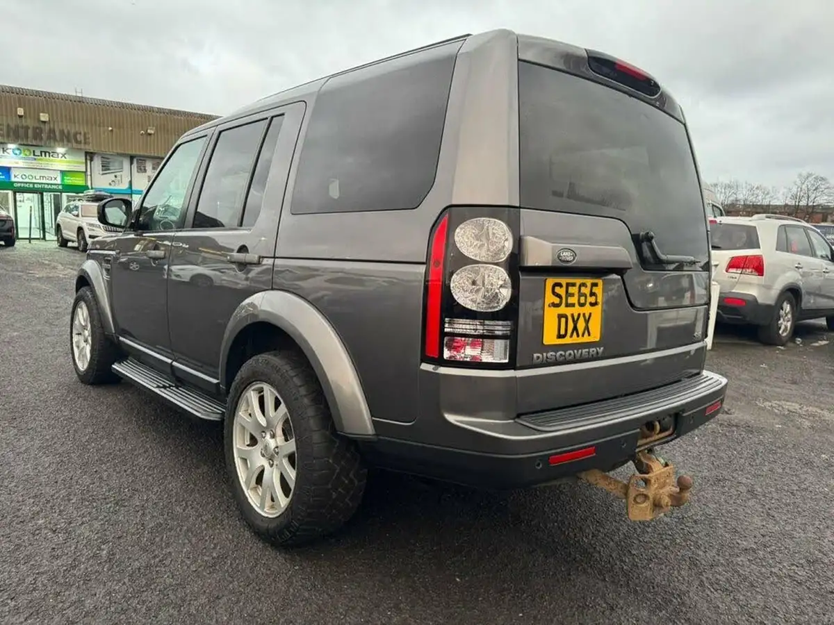 2015-land-rover-discovery-4-30-sd-v6-se-tech-big-17