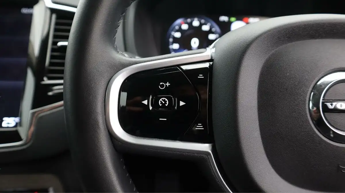2021-volvo-xc90-20-t8-inscription-390bhp-big-26