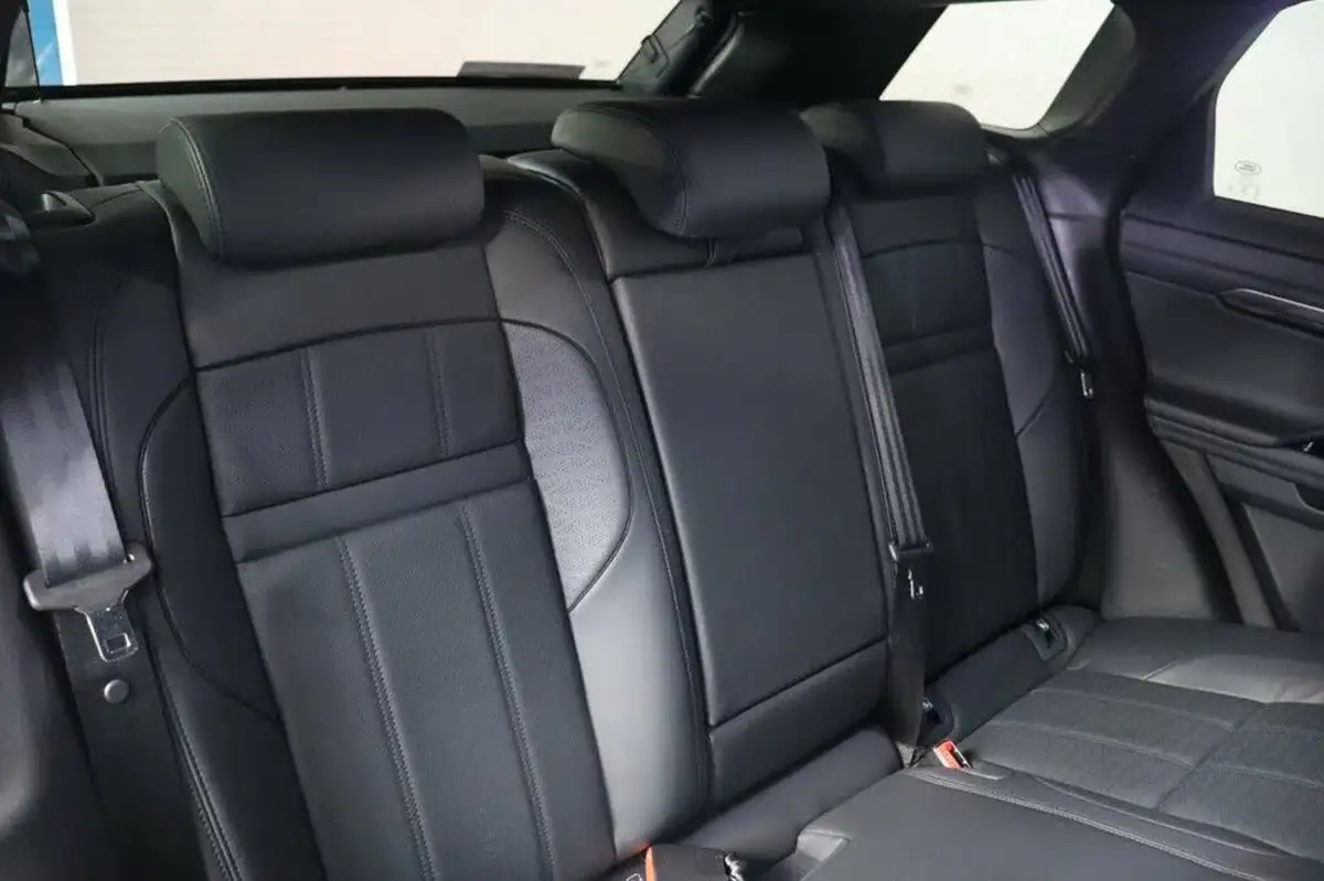 2022-land-rover-range-rover-evoque-15-p300e-r-dynamic-hse-big-34