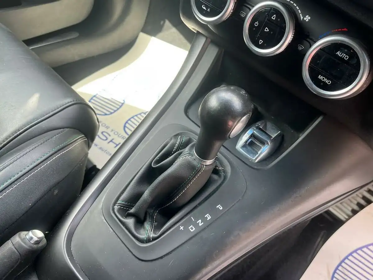 2015-alfa-romeo-giulietta-14-tb-qv-line-alfa-tct-big-20