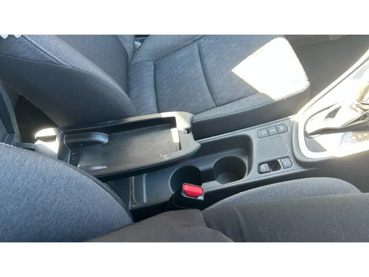 2022-toyota-yaris-15-vvt-i-design-big-34