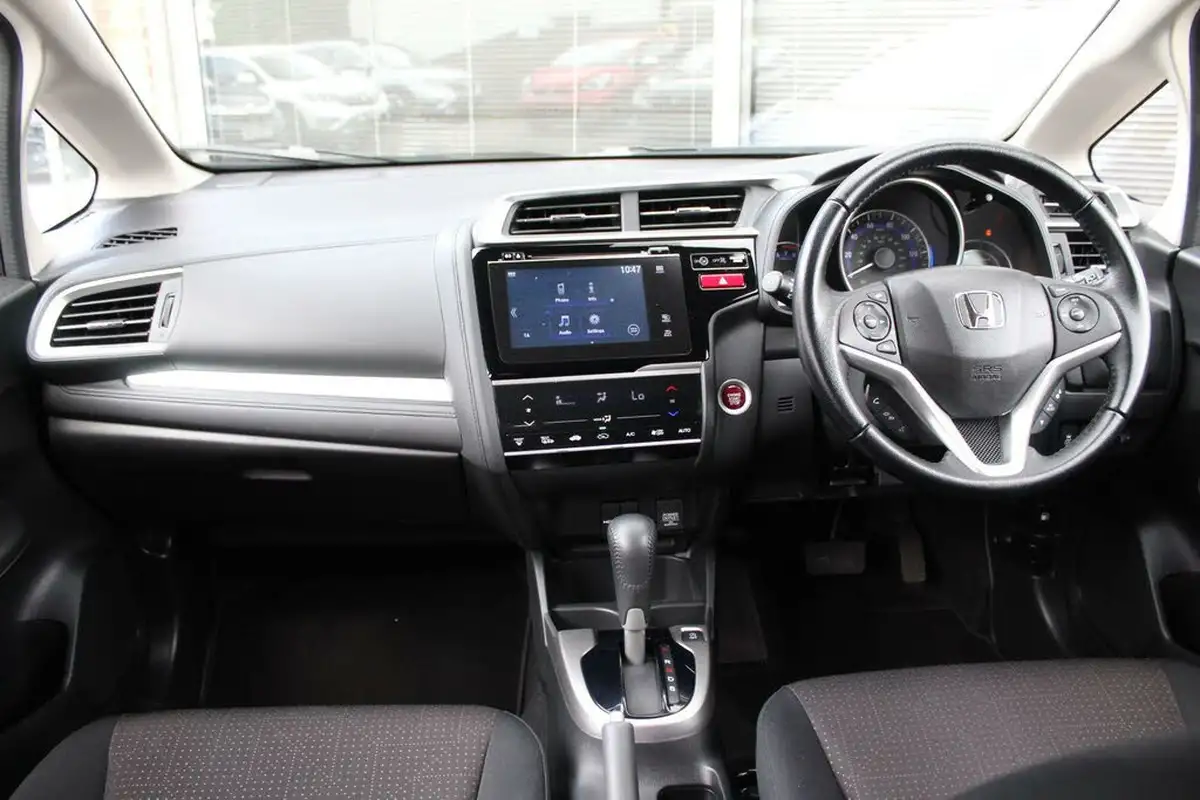 2016-honda-jazz-13-i-vtec-ex-big-4