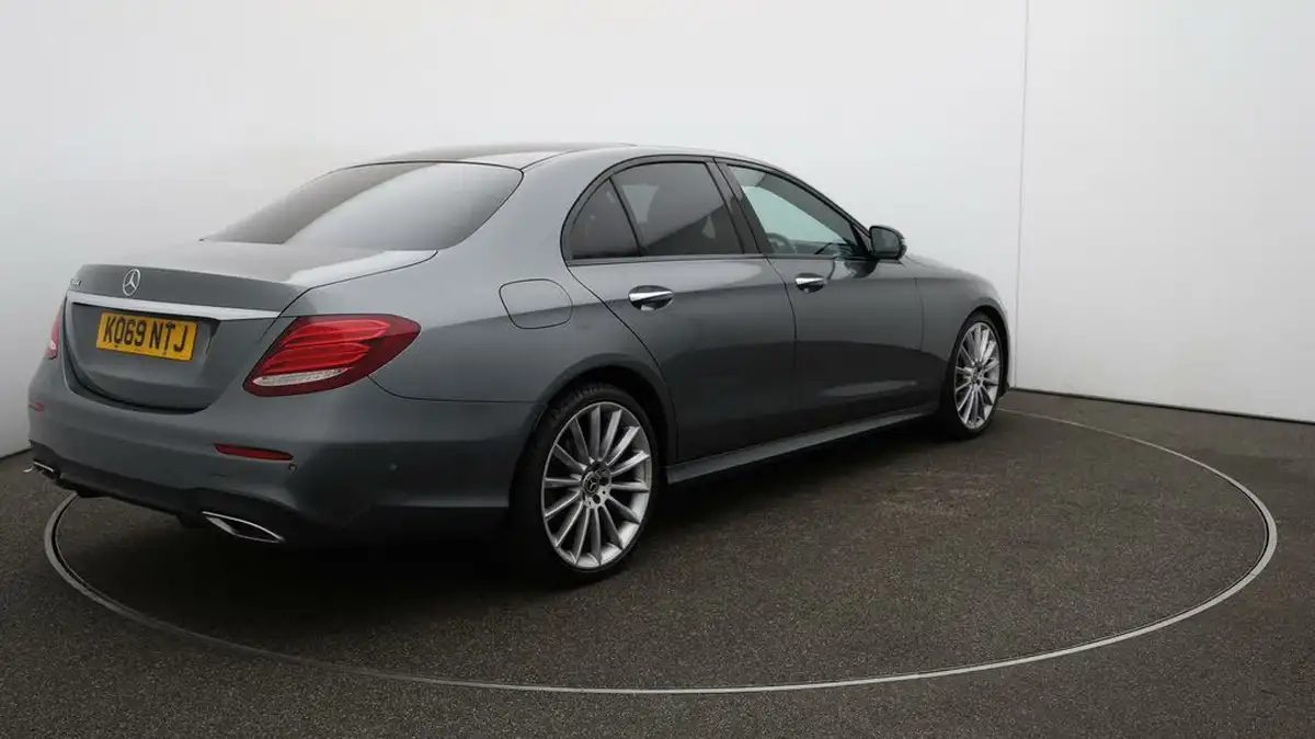 2020-mercedes-benz-e-class-20d-e300d-amg-line-edition-premium-plus-saloon-4d-big-55