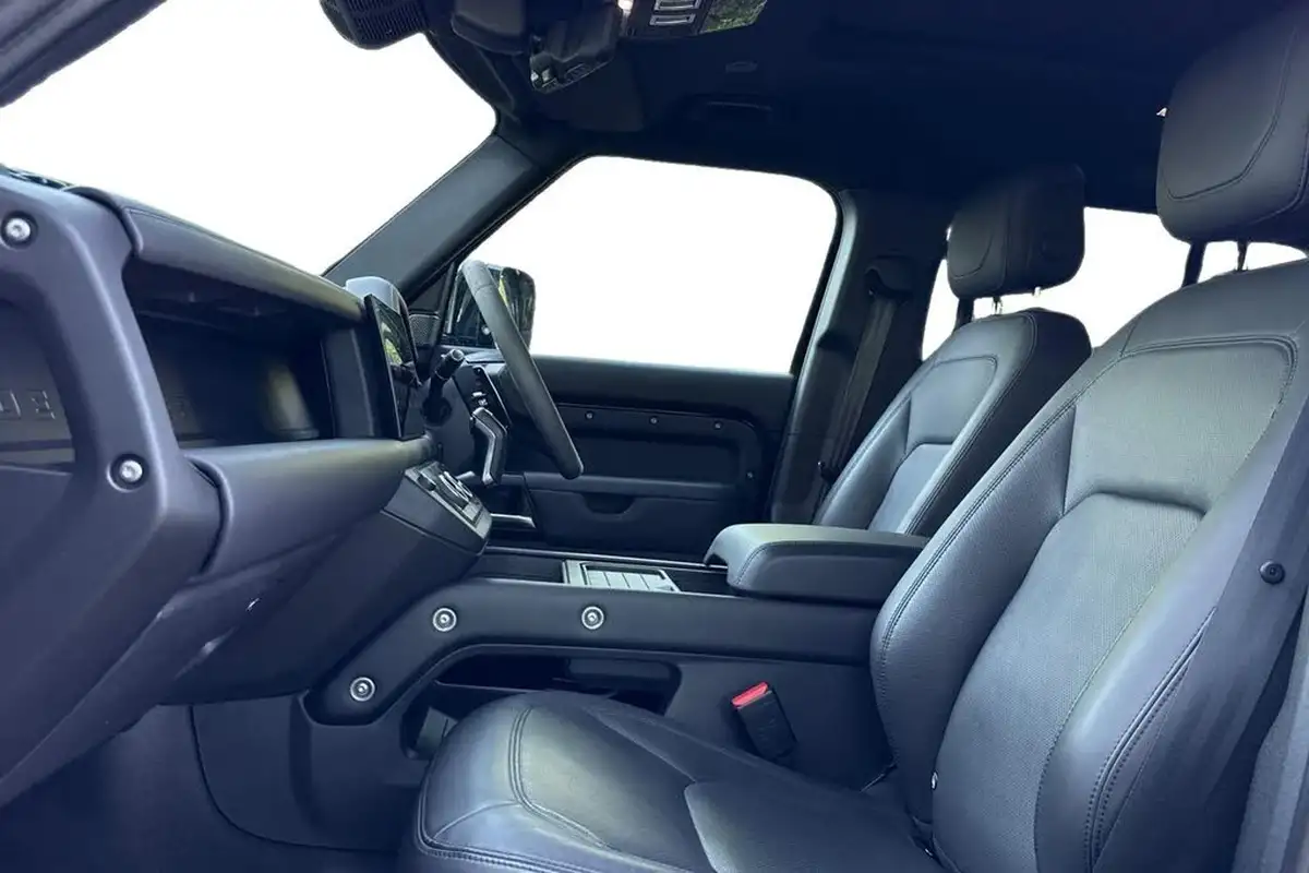 2022-land-rover-110-defender-50-p525-v8-big-2