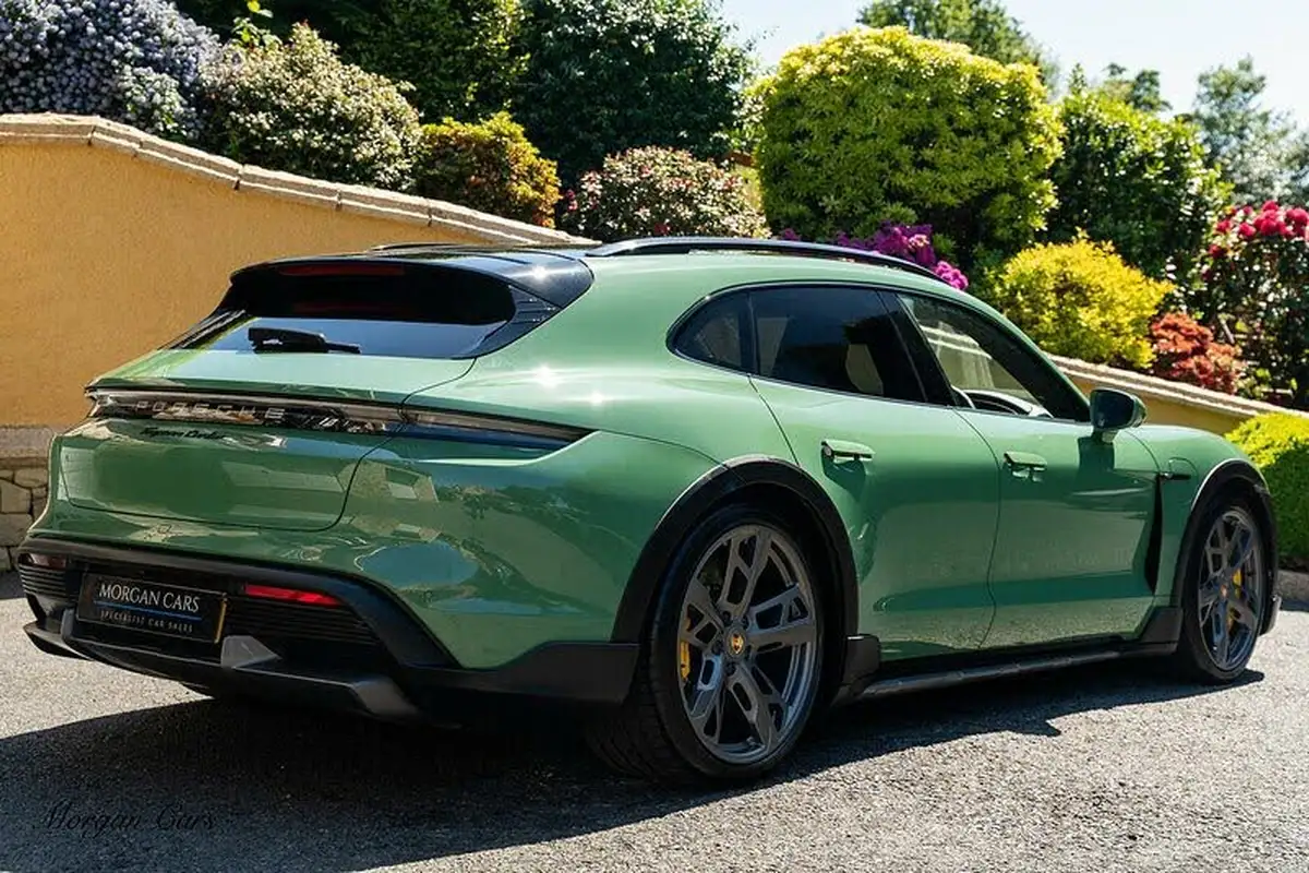 2022-porsche-taycan-e-turbo-cross-turismo-big-7