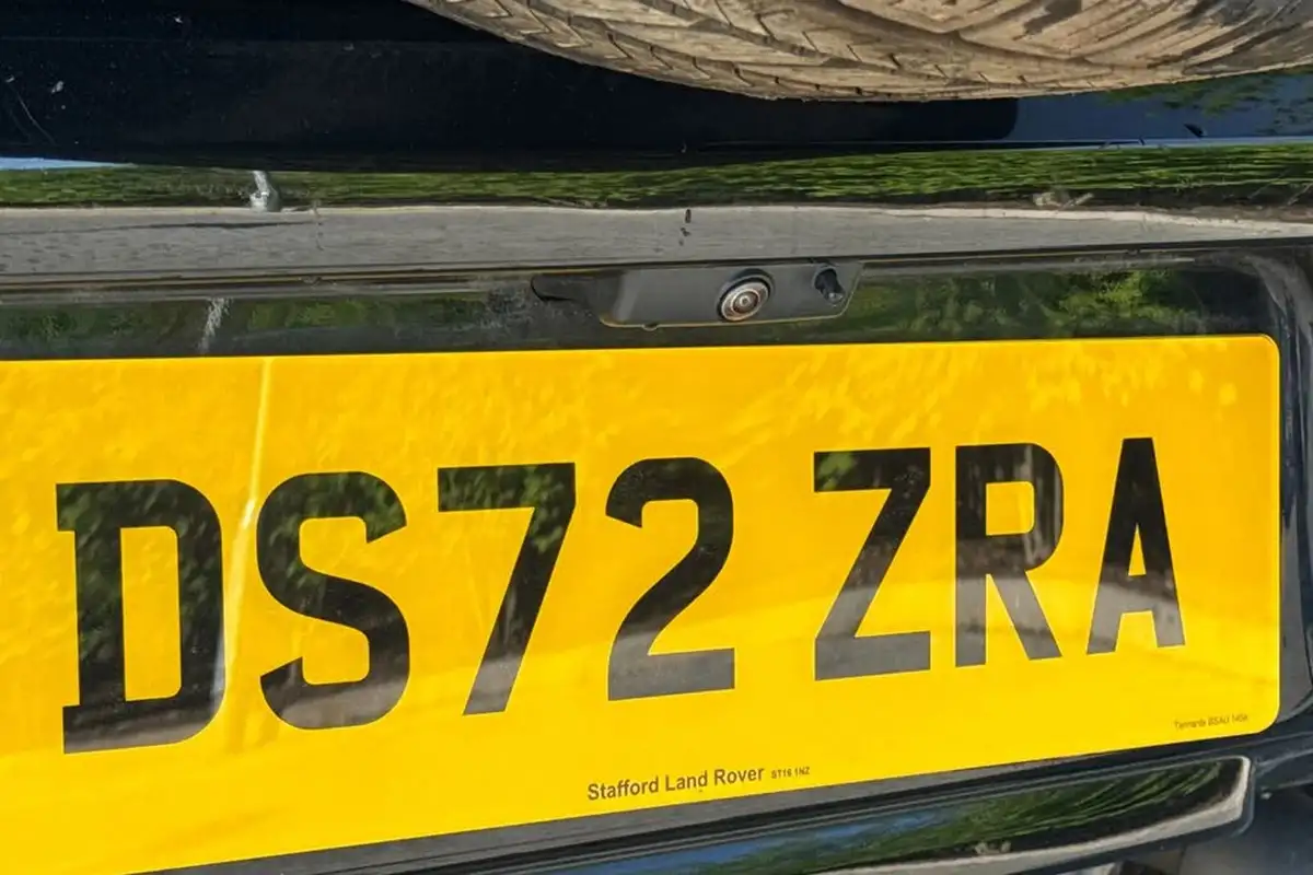 2022-land-rover-110-defender-50-p525-v8-big-30