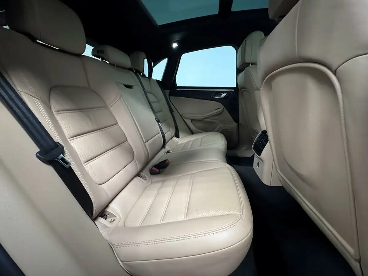 2019-porsche-macan-20-big-31