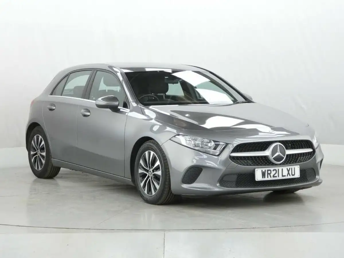 2021-mercedes-benz-a-class-20d-a180d-se-8g-dct-big-1