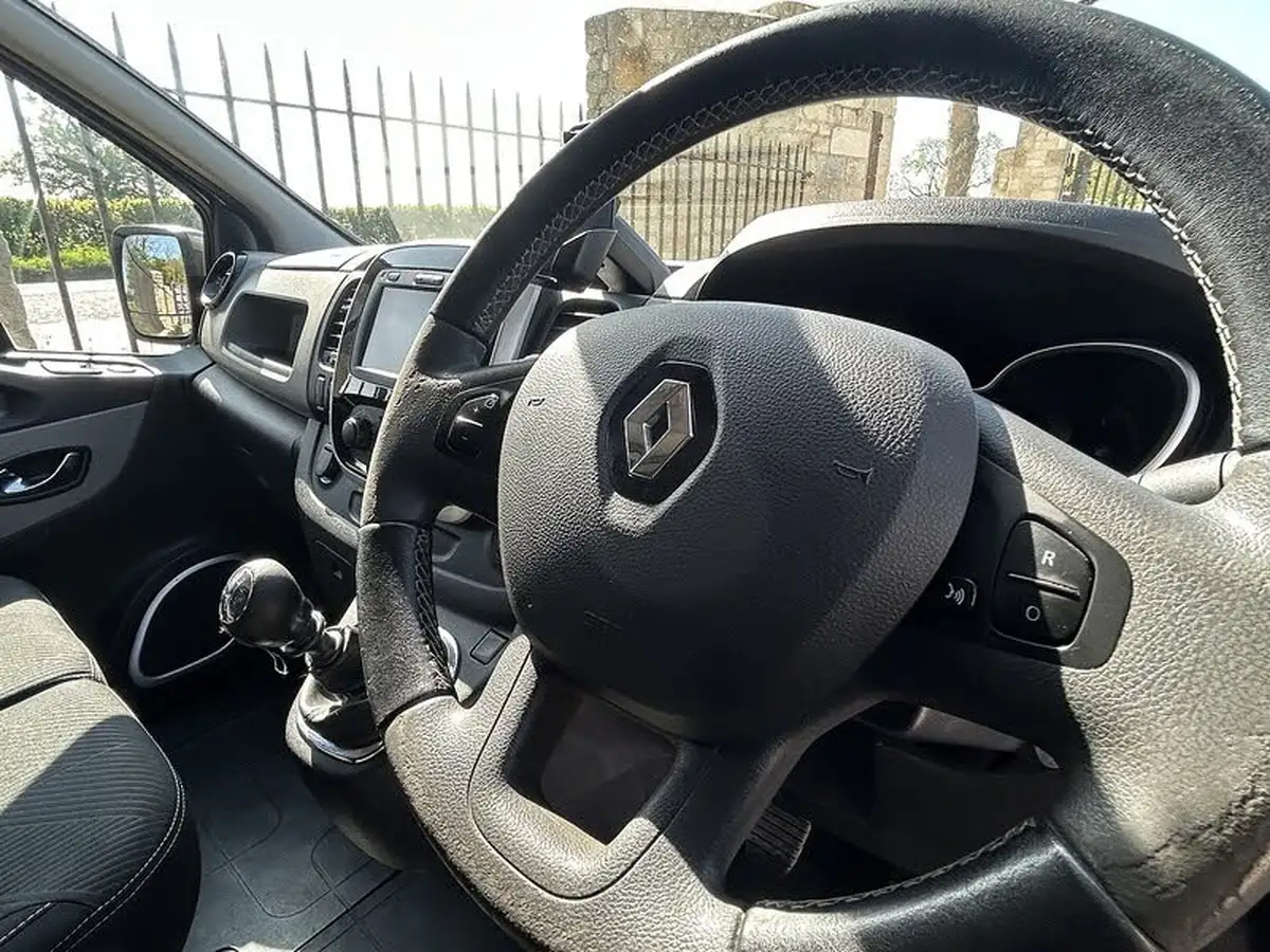 2017-renault-trafic-16dci-sl27-120-sport-nav-panel-big-20