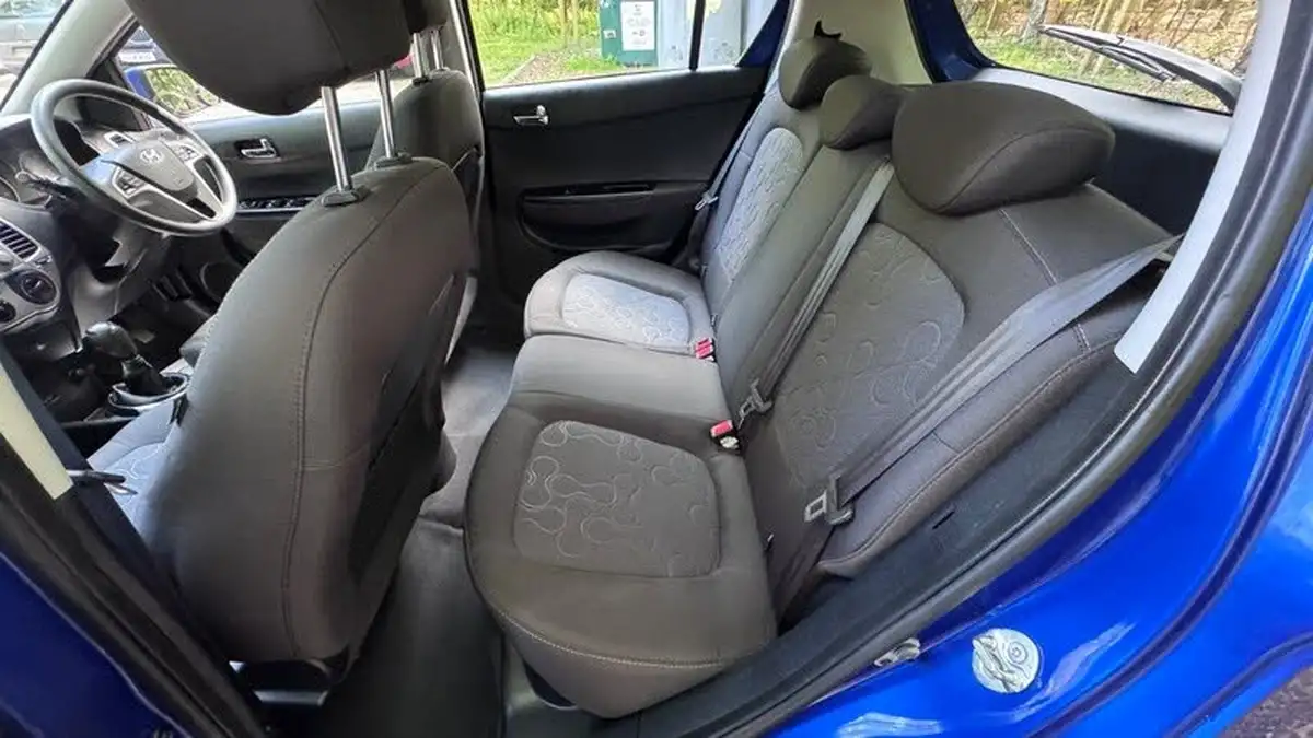 2011-hyundai-i20-14td-comfort-5d-big-23