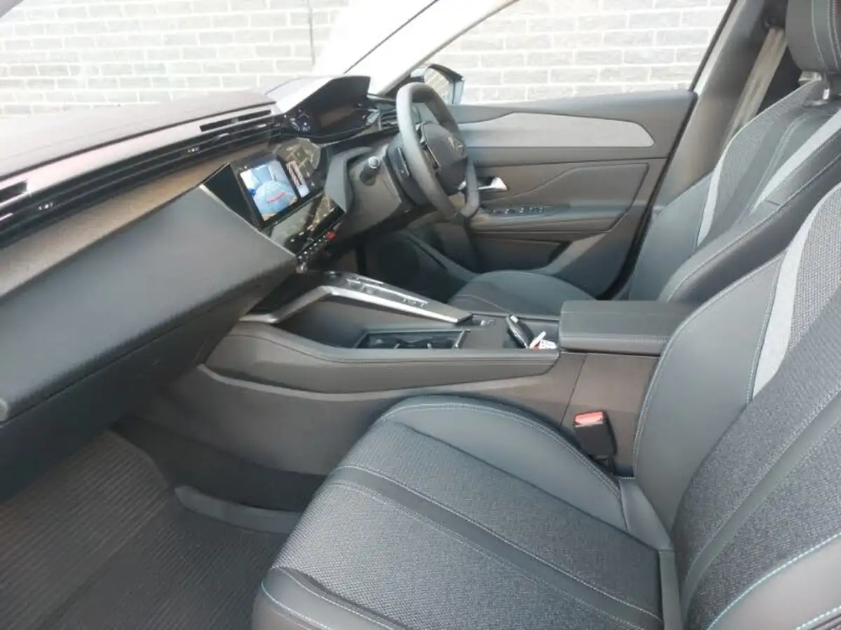 2024-peugeot-308-12-puretech-allure-130ps-ss-eat8-big-4