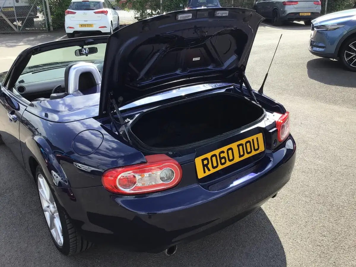 2010-mazda-mx-5-20-roadster-auto-big-10
