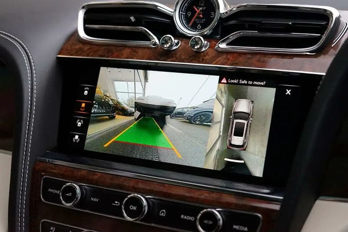 2019-bentley-bentayga-40-v8-big-25