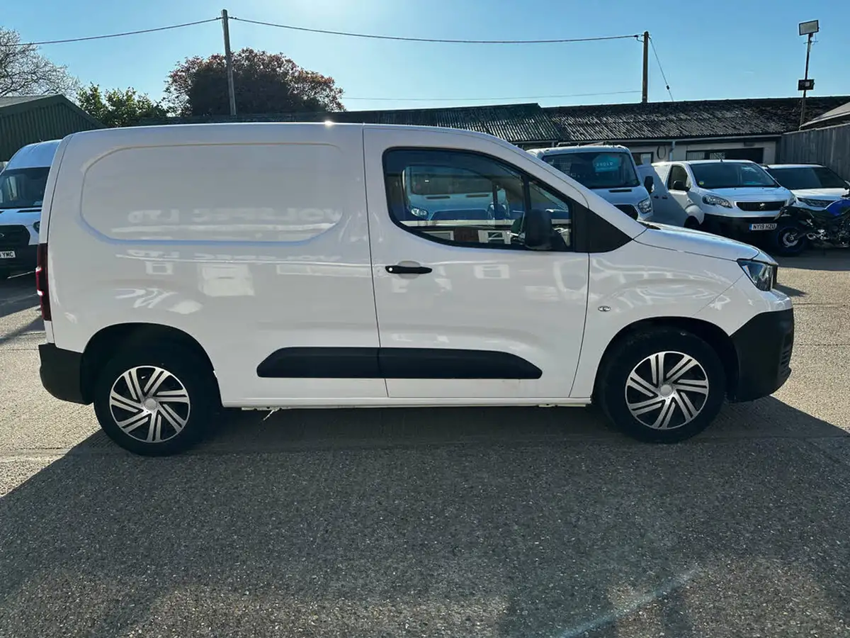 2019-peugeot-partner-16bluehdi-1000-professional-big-12