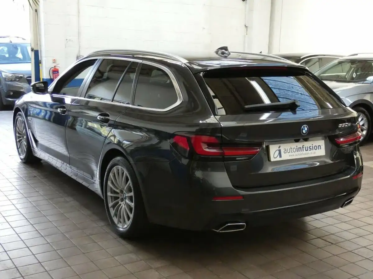 2022-bmw-5-series-20-530e-se-touring-5d-big-26