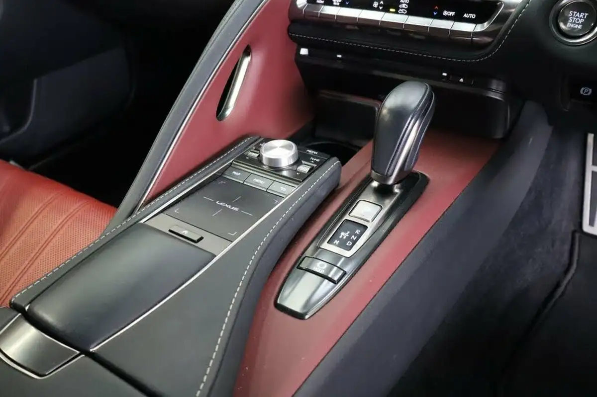 2017-lexus-lc-500-50-big-31