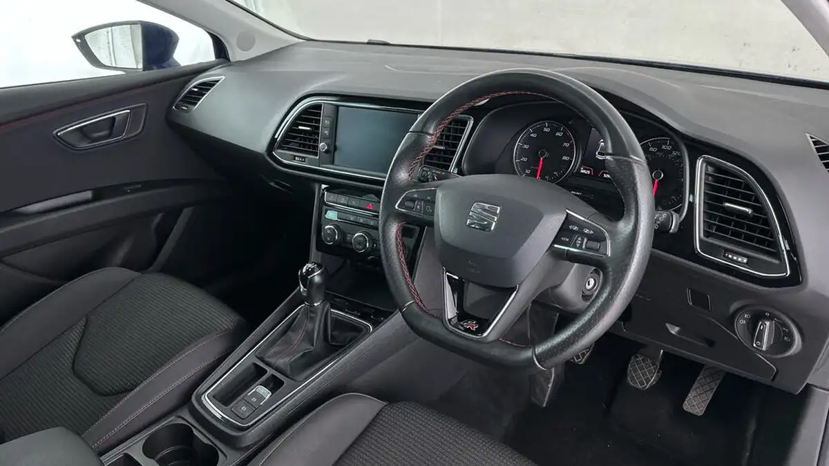 2020-seat-leon-15-tsi-evo-fr-black-edition-150ps-hatchback-big-11