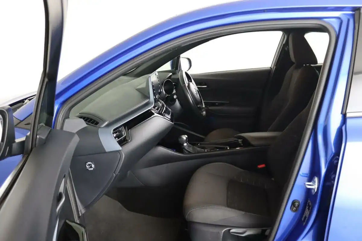 2021-toyota-c-hr-18-vvt-i-design-big-10