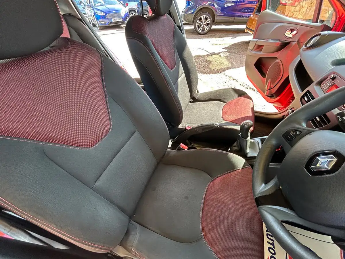 2014-renault-clio-12-expression-big-25