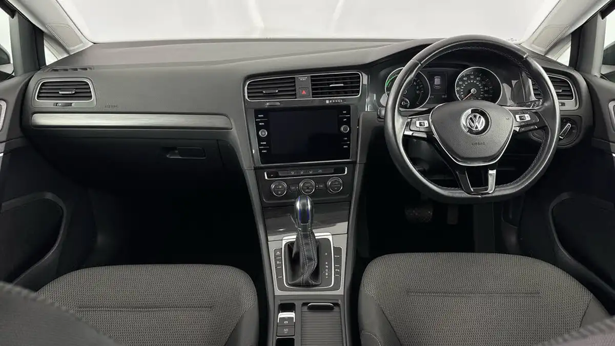 2019-volkswagen-golf-e-e-golf-big-10