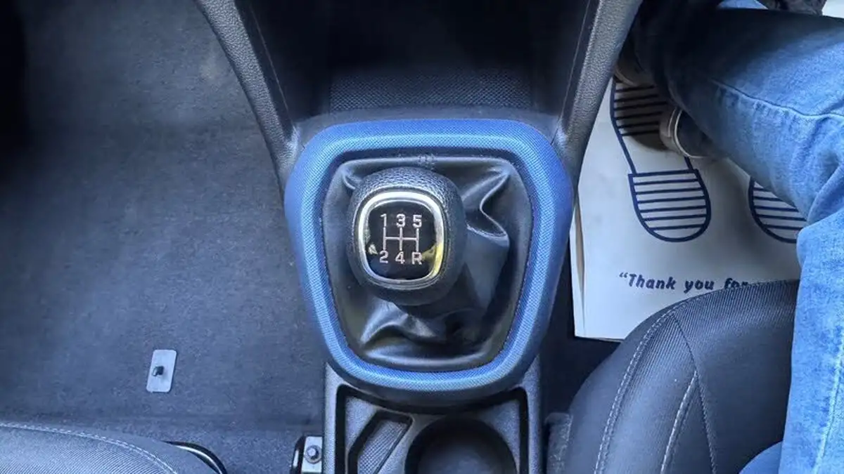 2016-hyundai-i10-12-se-big-31