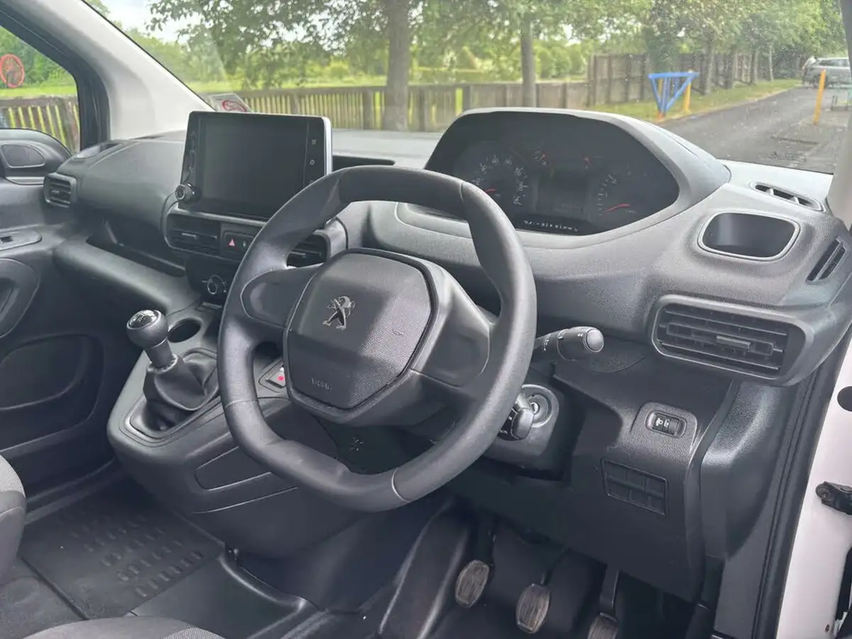 2021-peugeot-partner-15-bluehdi-950-professional-100ps-eu6dt-long-panel-big-9