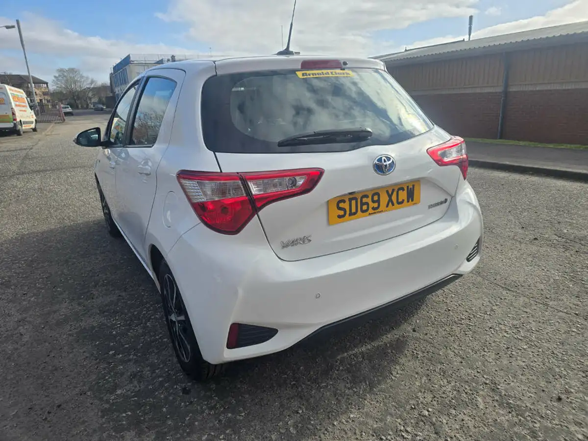 2019-toyota-yaris-15-vvt-i-icon-tech-98bhp-hybrid-1497cc-e-cvt-big-32