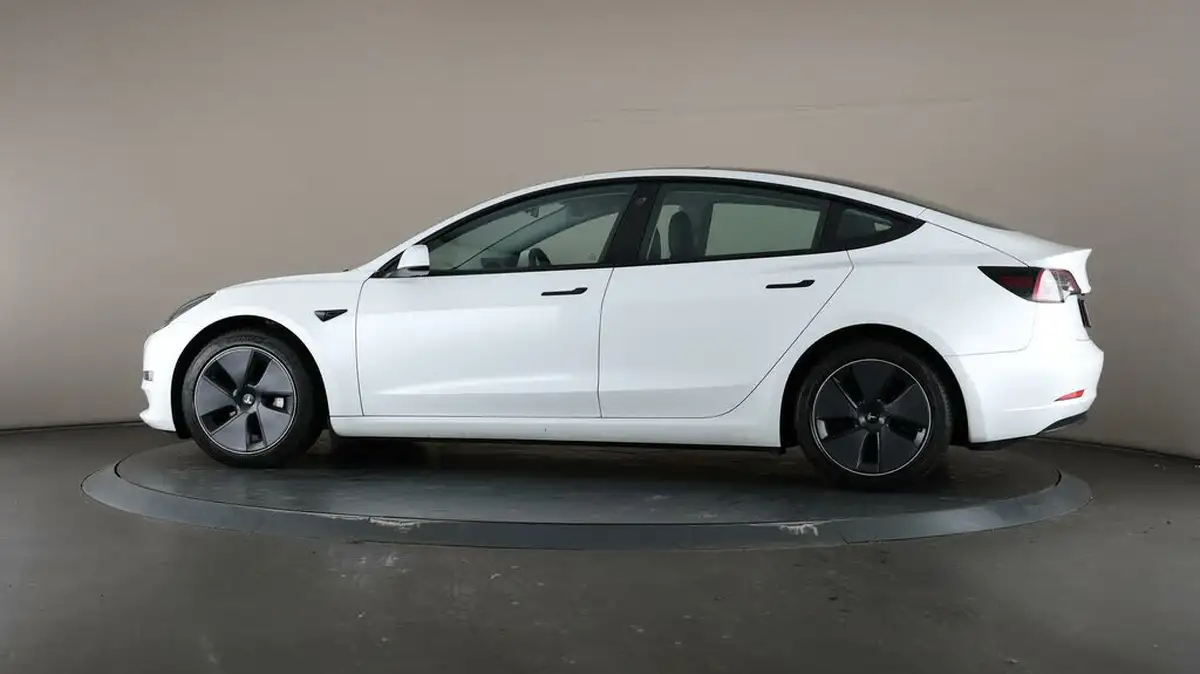 2021-tesla-model-3-e-long-range-awd-big-34