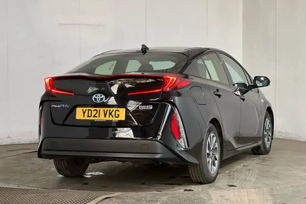 2021-toyota-prius-18-vvt-i-business-edition-plus-15in-alloys-cvt-big-21