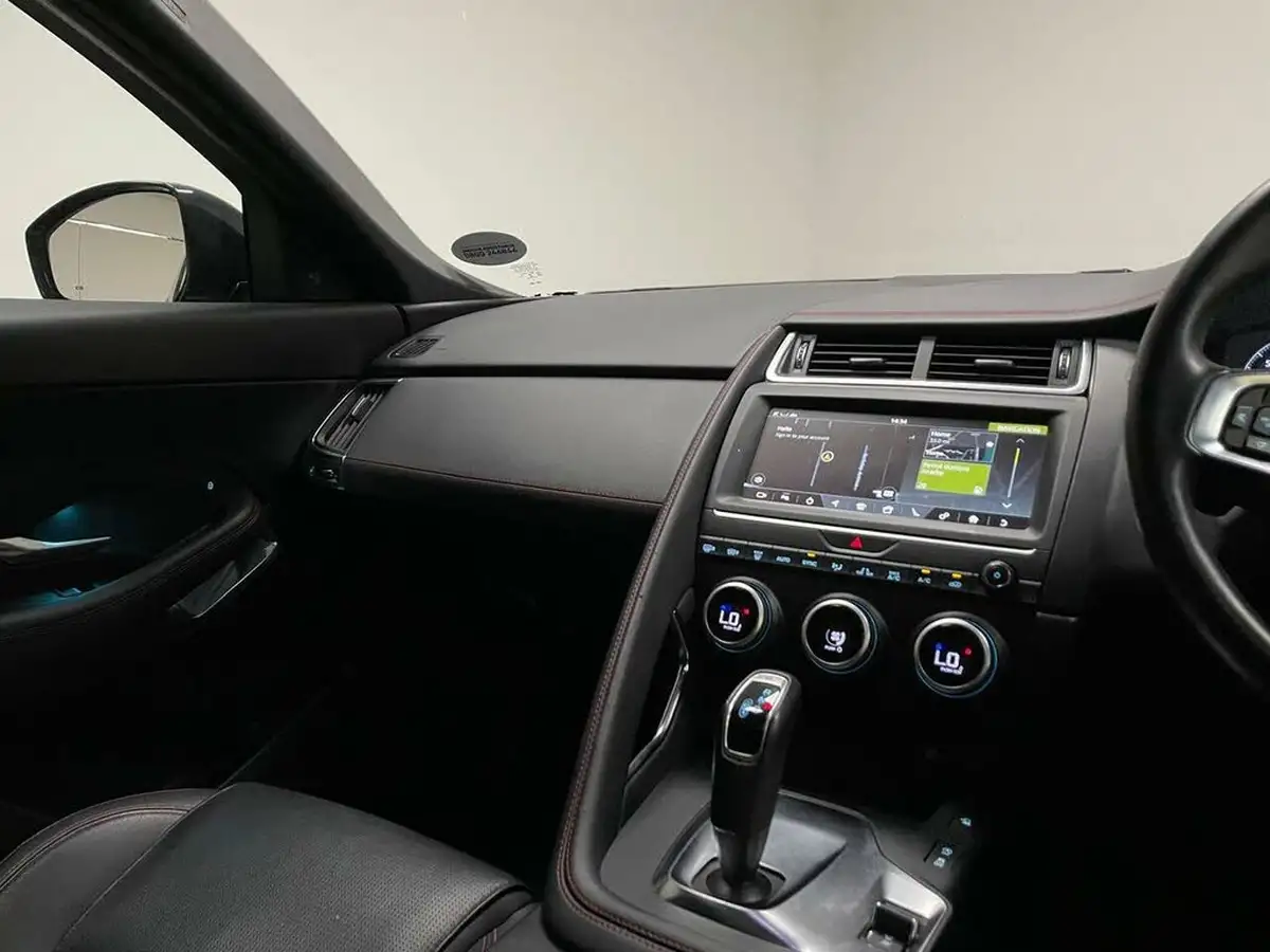 2020-jaguar-e-pace-20-i4-chequered-flag-200ps-big-22