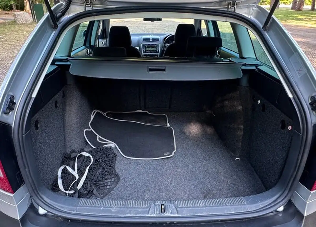 2011-skoda-octavia-20td-scout-cr-140bhp-big-18