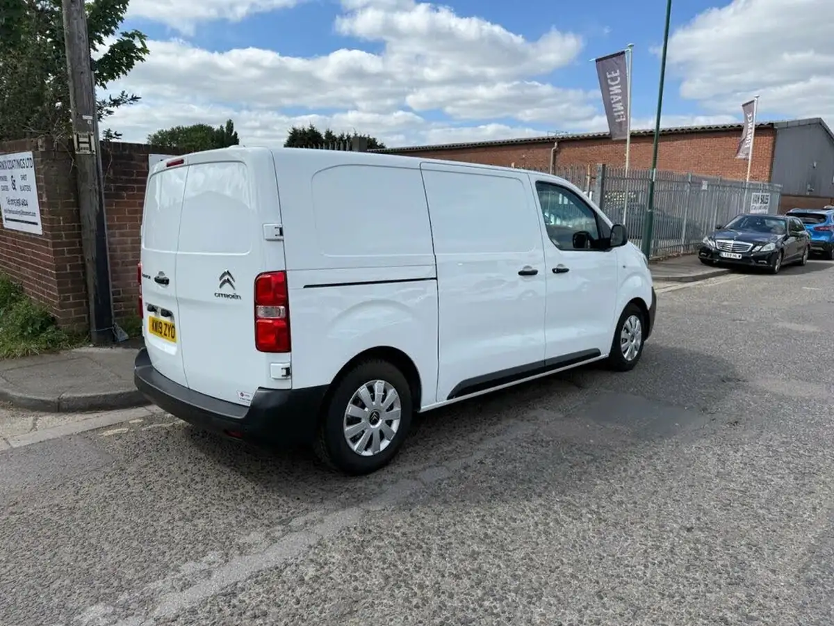 2019-citroen-dispatch-16bluehdi-x-m-1000-115pseu6-ss-big-9