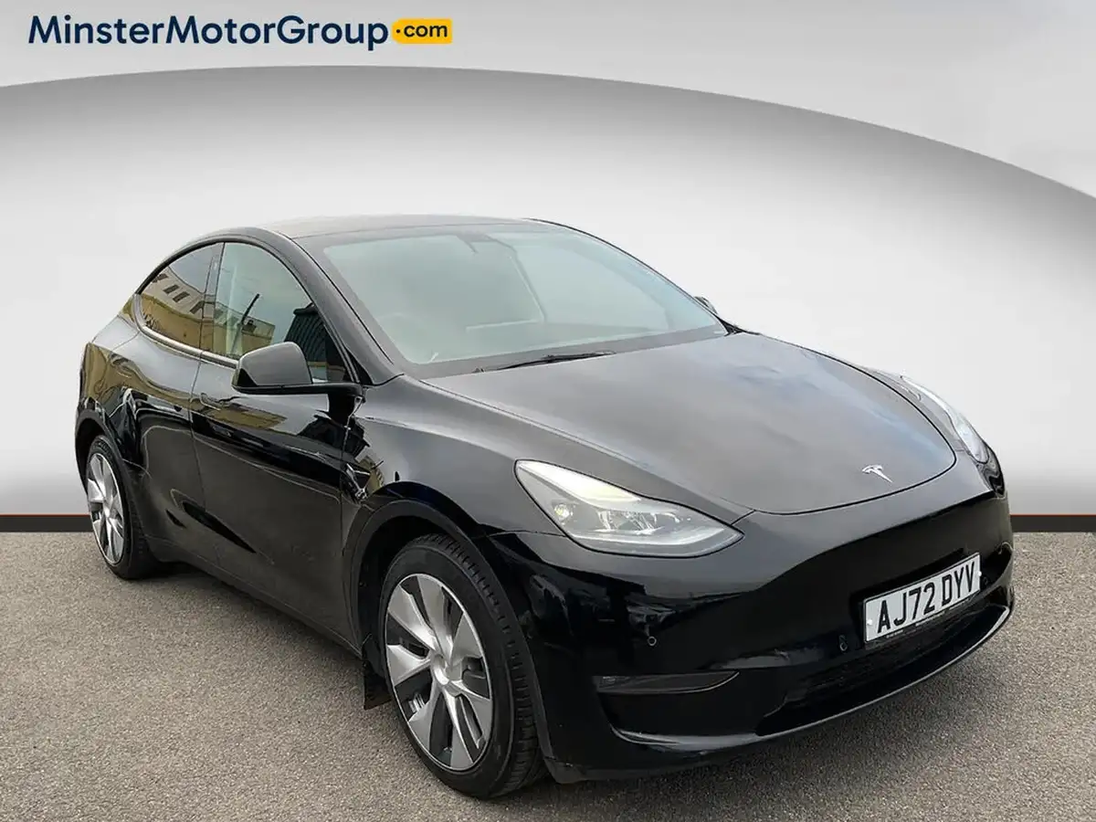 2022-tesla-model-y-e-long-range-big-0