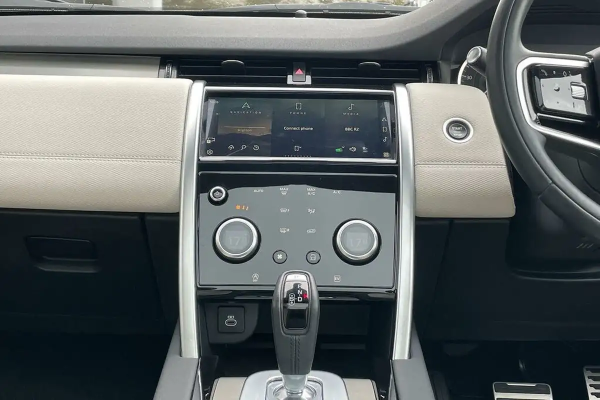 2022-land-rover-discovery-sport-15-p300e-r-dynamic-se-big-44
