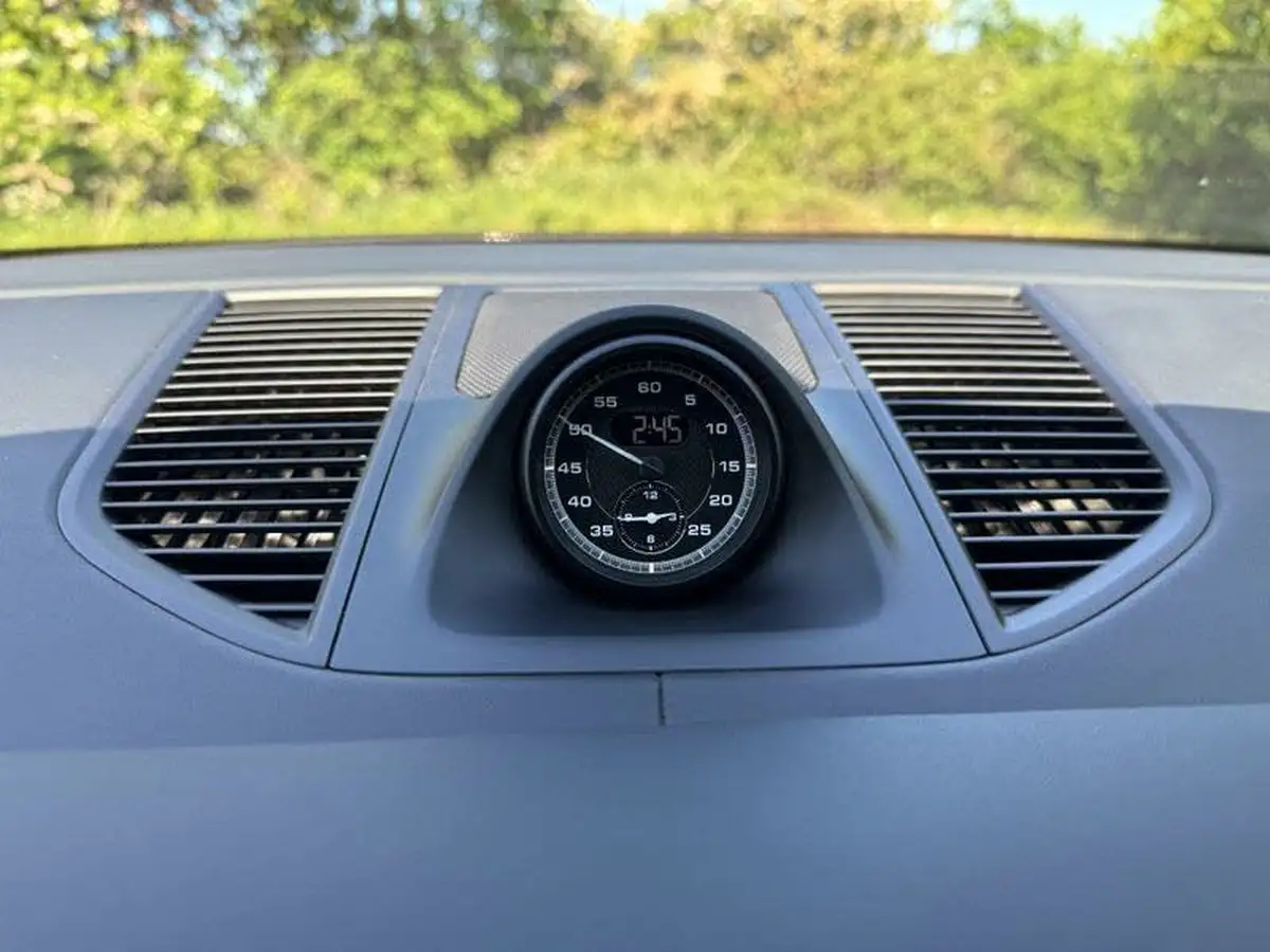 2022-porsche-macan-20-big-16