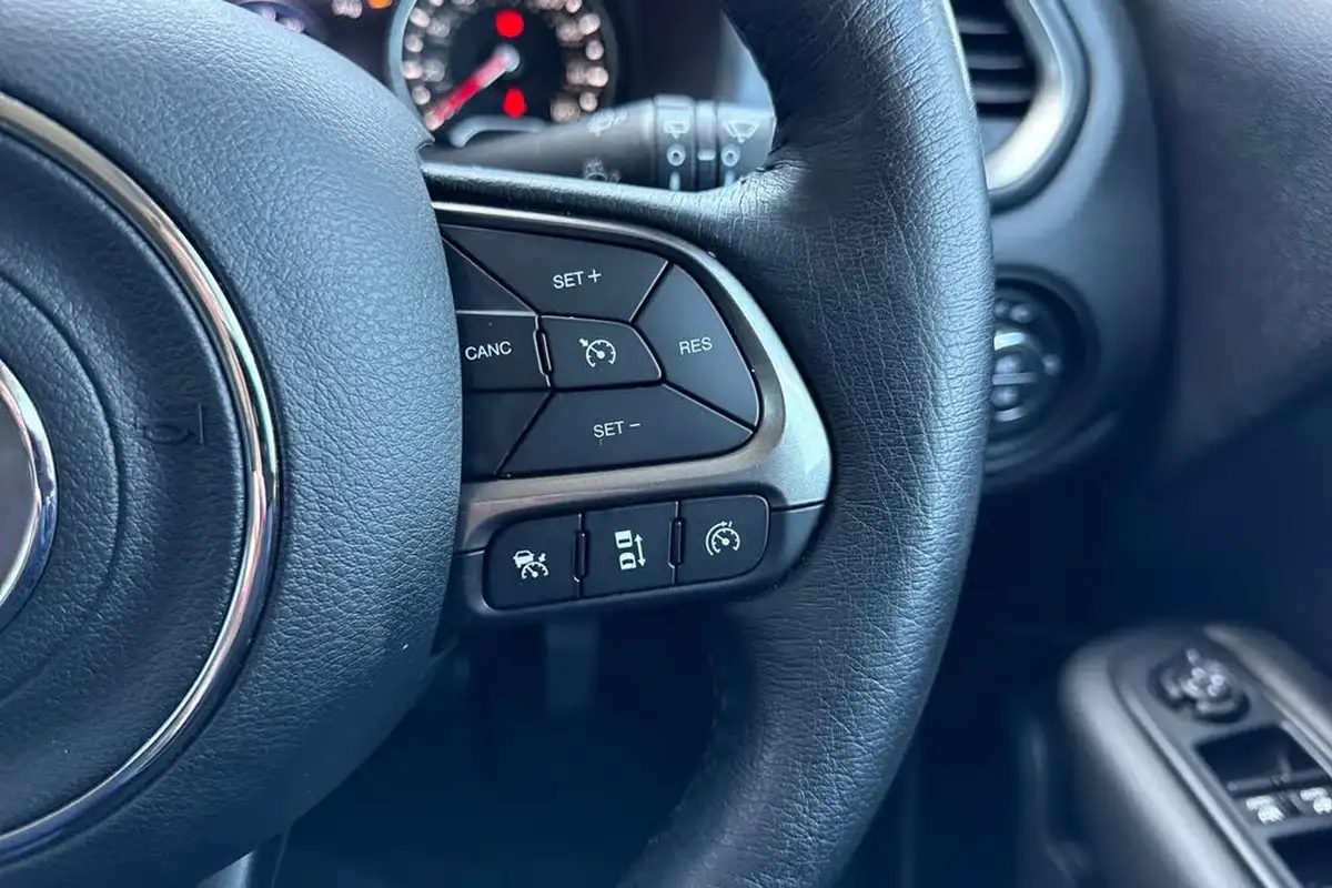 2021-jeep-renegade-10-gse-limited-big-38