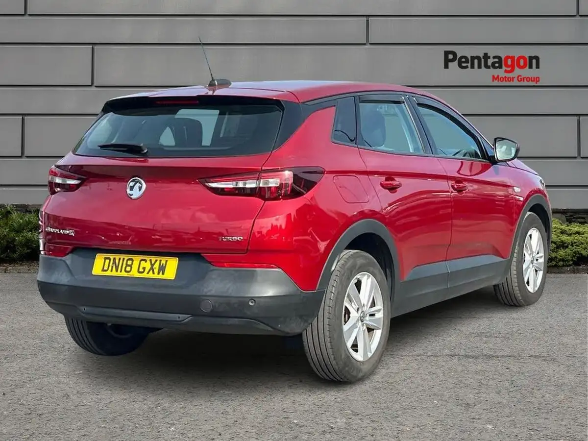 2018-vauxhall-grandland-x-12-se-132ps-auto-big-3
