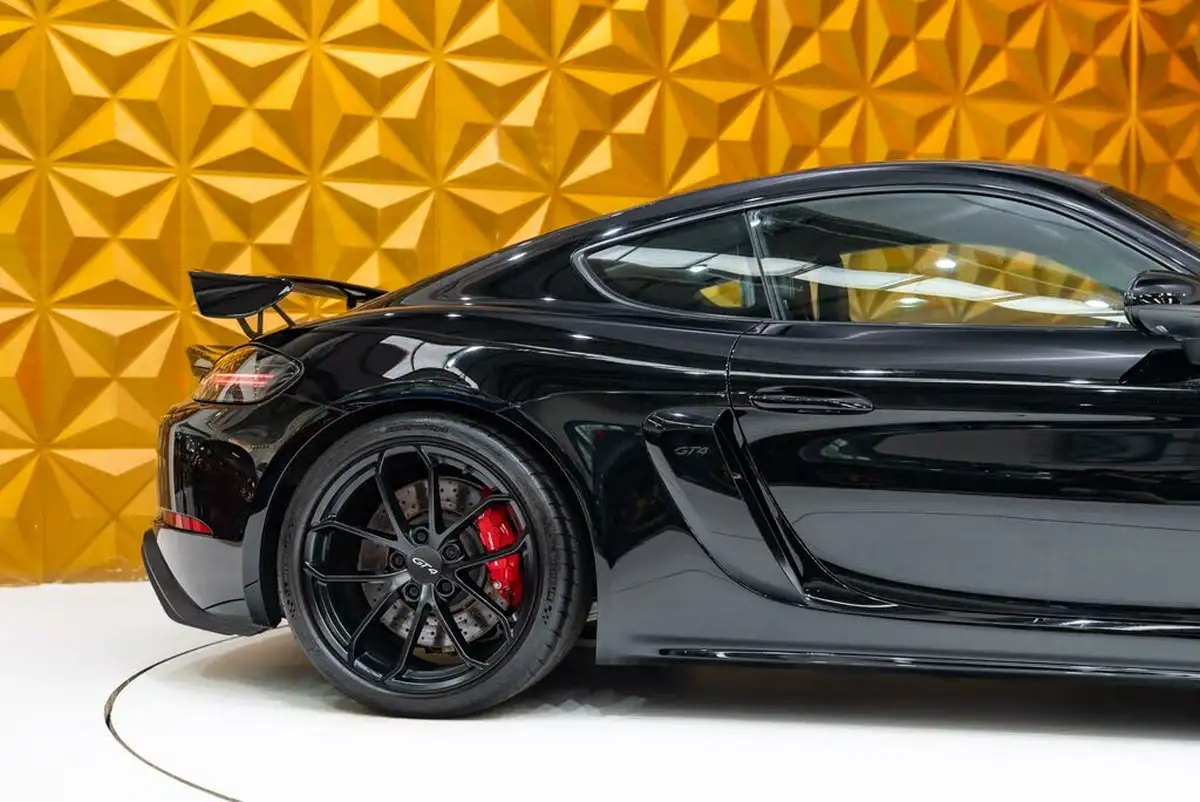2022-porsche-cayman-718-40-cayman-gt4-big-32