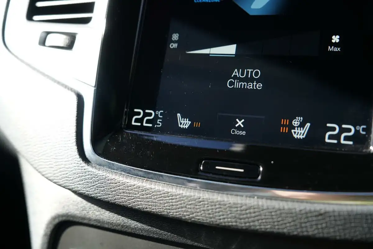 2022-volvo-xc90-20td-b5-momentum-big-27