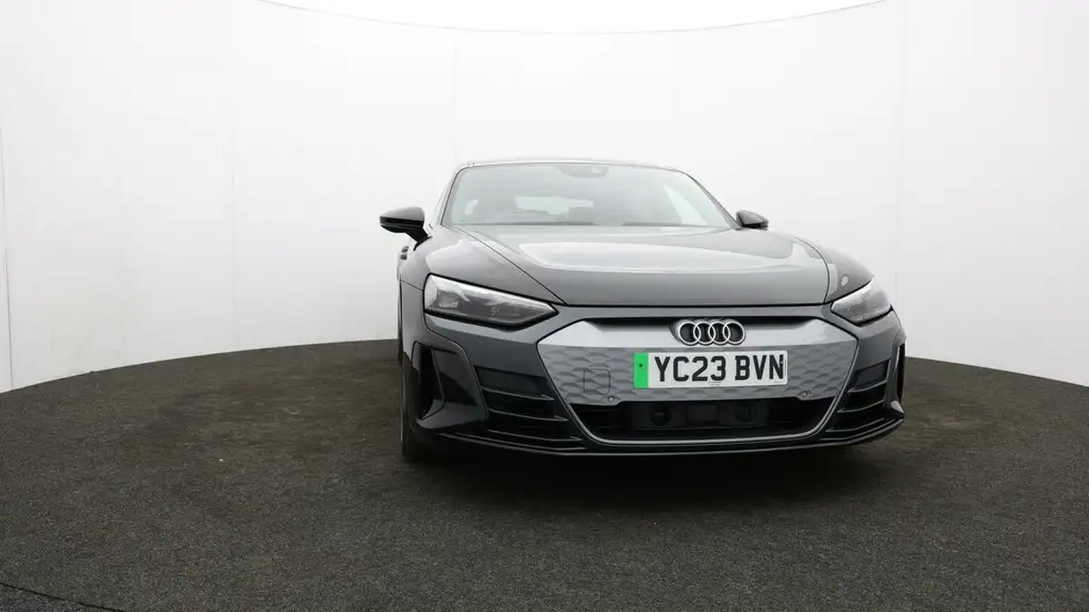 2023-audi-e-tron-gt-e-big-49