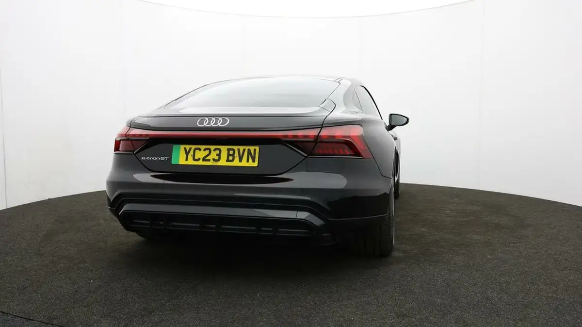 2023-audi-e-tron-gt-e-big-73