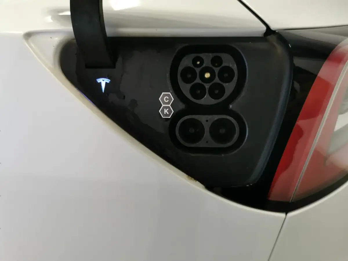2021-tesla-model-3-e-long-range-awd-big-35
