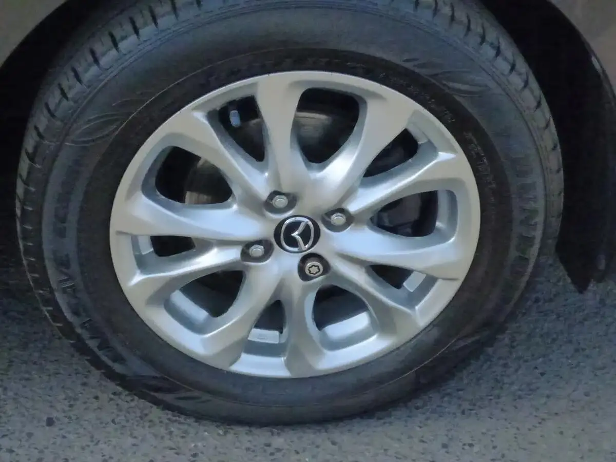 2018-mazda-mazda2-15-se-l-nav-big-3