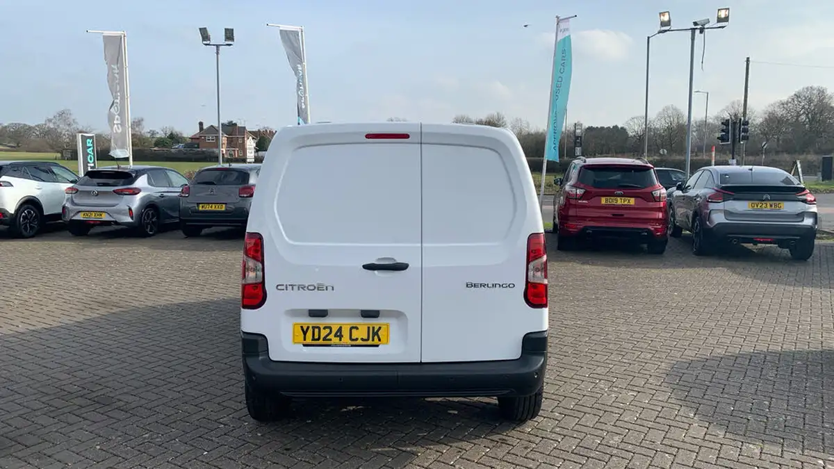 2024-citroen-berlingo-15-bluehdi-m-enterprise-100pseu6e-big-8