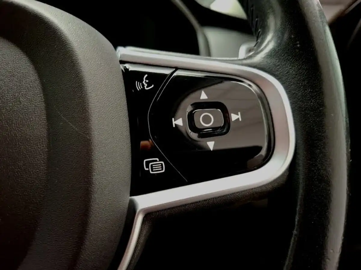 2019-volvo-xc90-20-t8-inscription-390bhp-big-17