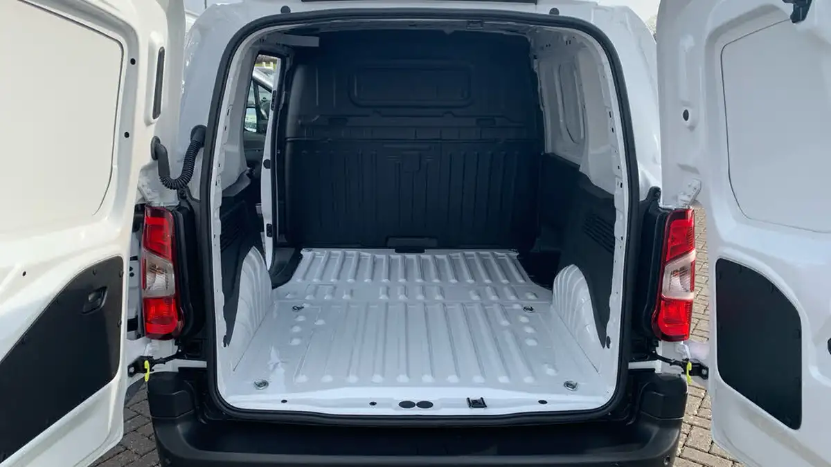 2024-citroen-berlingo-15-bluehdi-m-enterprise-100pseu6e-big-12